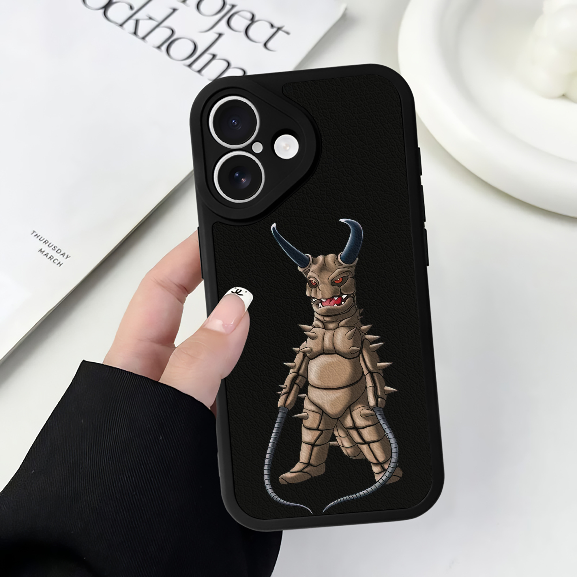 （画像用） ウルトラマン Ultraman 【iPhone 16シリーズ対応】シリコンスマホケース（レザー調） 材質：シリコン